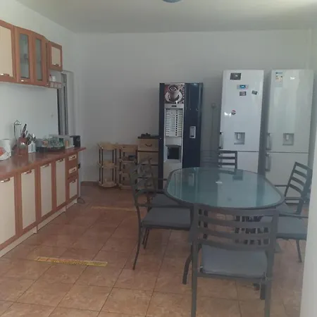 Amani&melisa Gazde/Camere de închiriat *